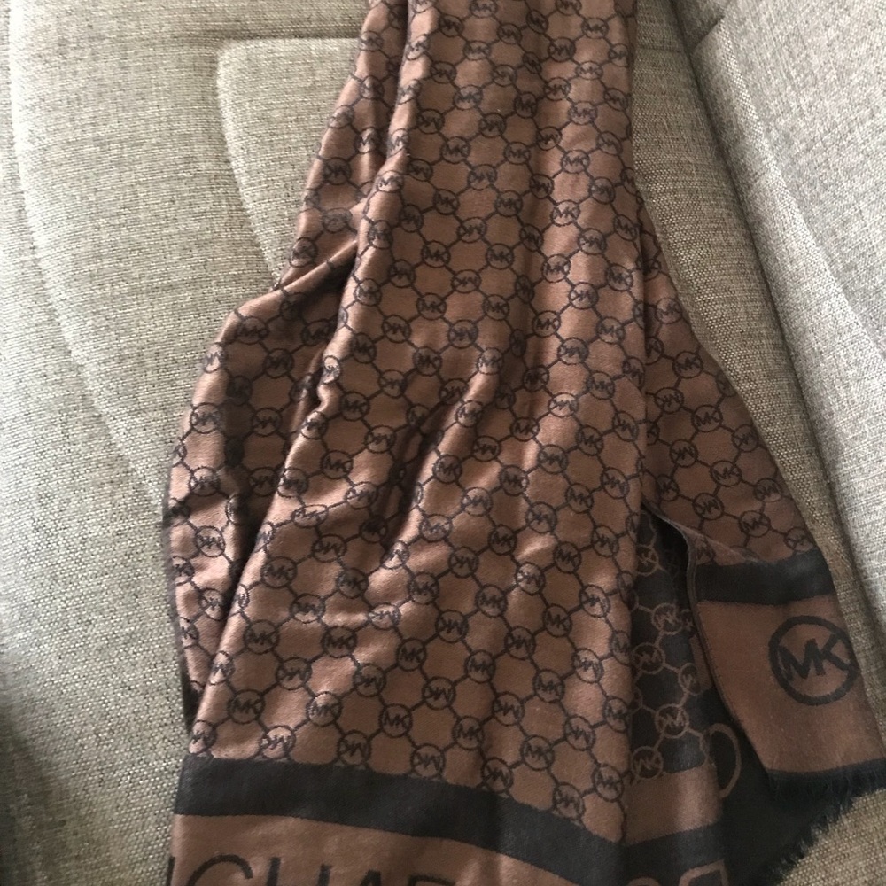 MK scarf